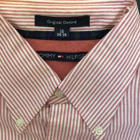 2 Classic Tommy Hilfiger long sleeve Button up shirts like new - Picture 5 of 8